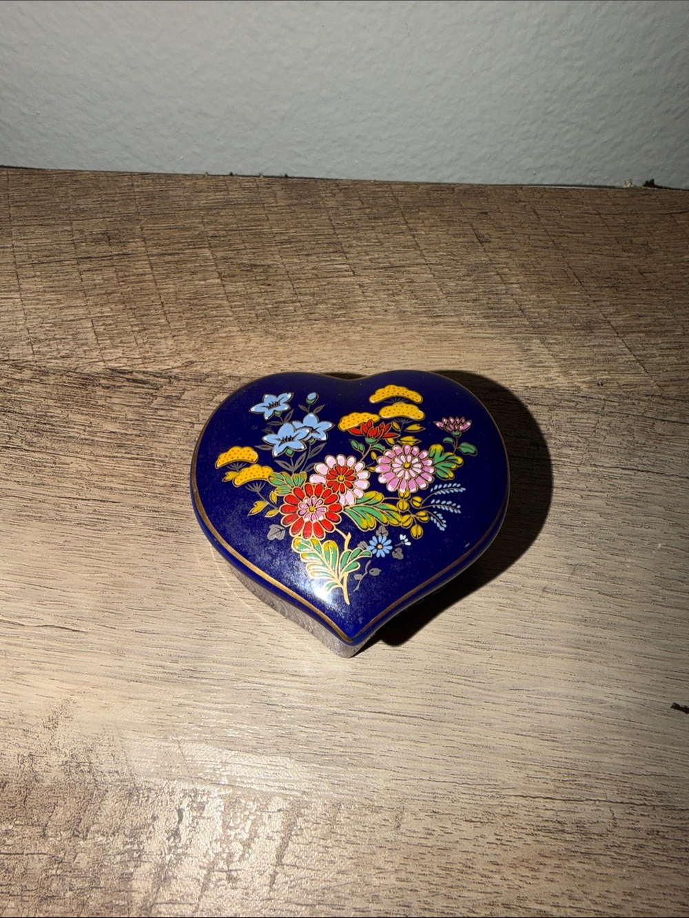 Vintage Heart-Shaped Cobalt Blur Ceramic Trinket Box with Blue Floral Motif